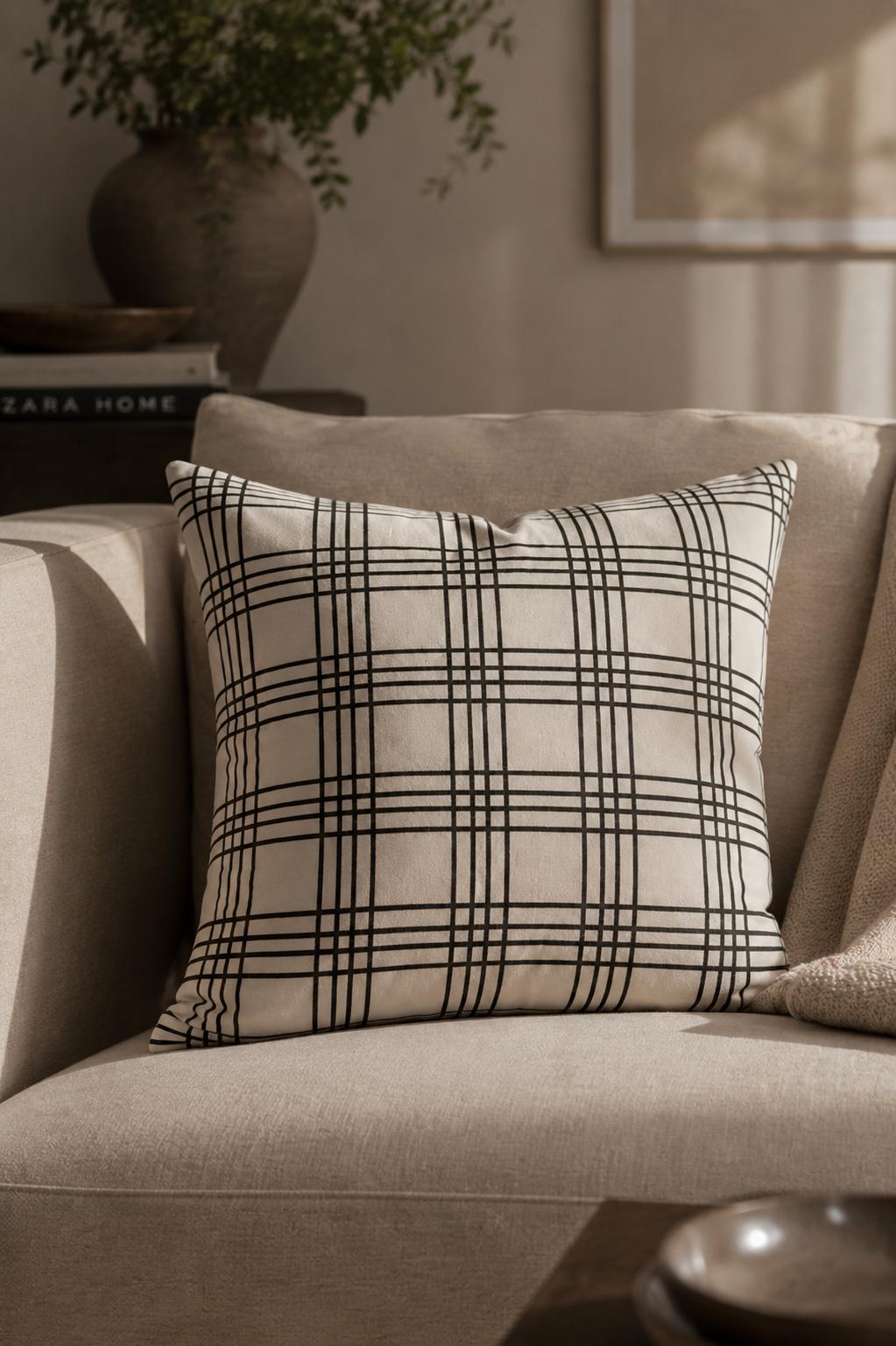 Siyah Ekose Pamuk 45x45 Kırlent Kılıfı